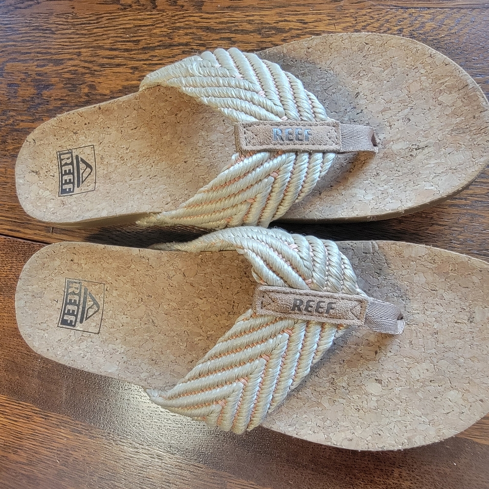 Reef Women’s Tan Rope-Style Flip Flop Sandals - Picture 2 of 5